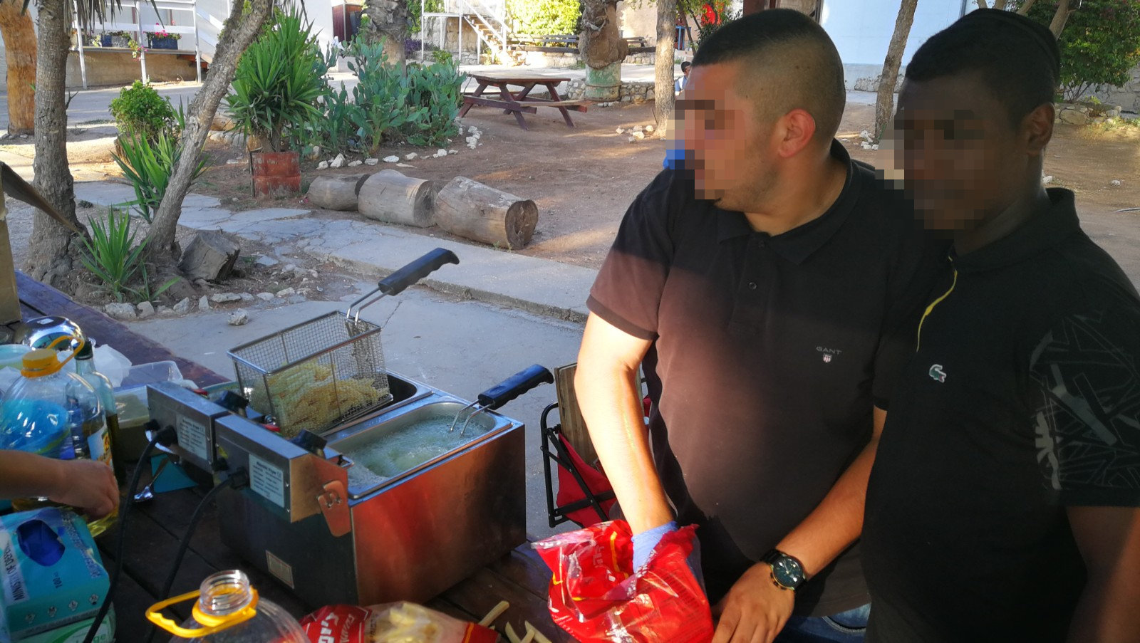 סדנת פלאפל עם בני נוער ברטורנו