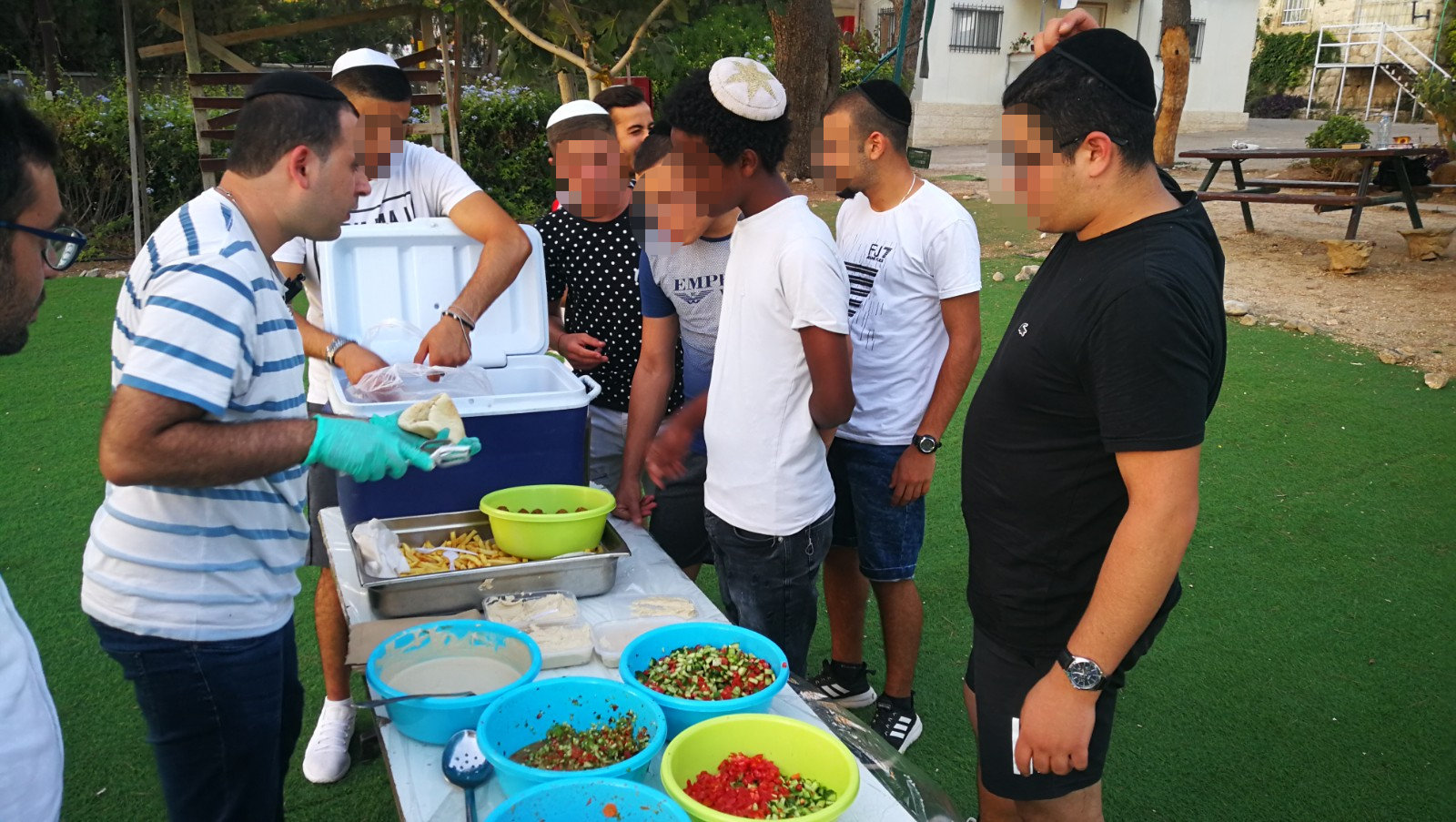 סדנת פלאפל עם בני נוער ברטורנו