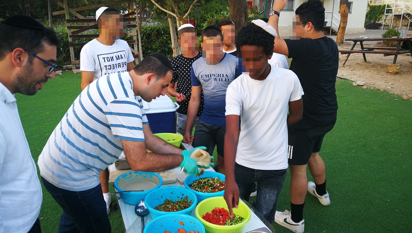 סדנת פלאפל עם בני נוער ברטורנו