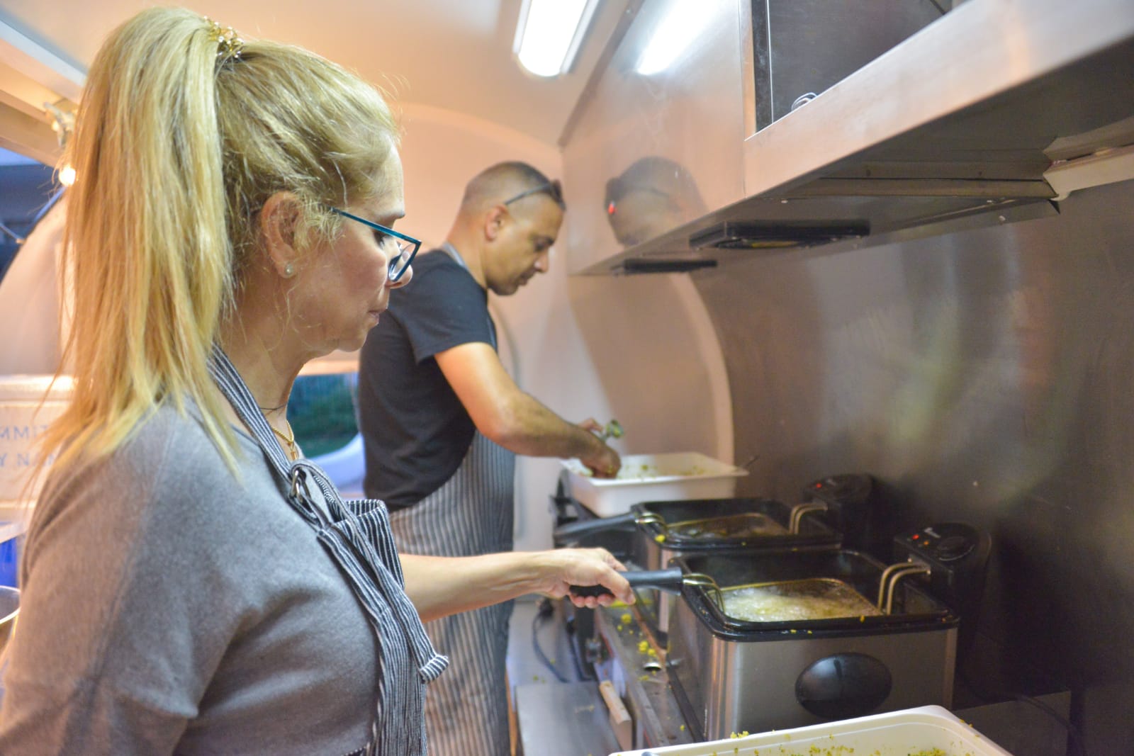 אחה"צ של מוסיקה ופלאפל בכפר עופרים