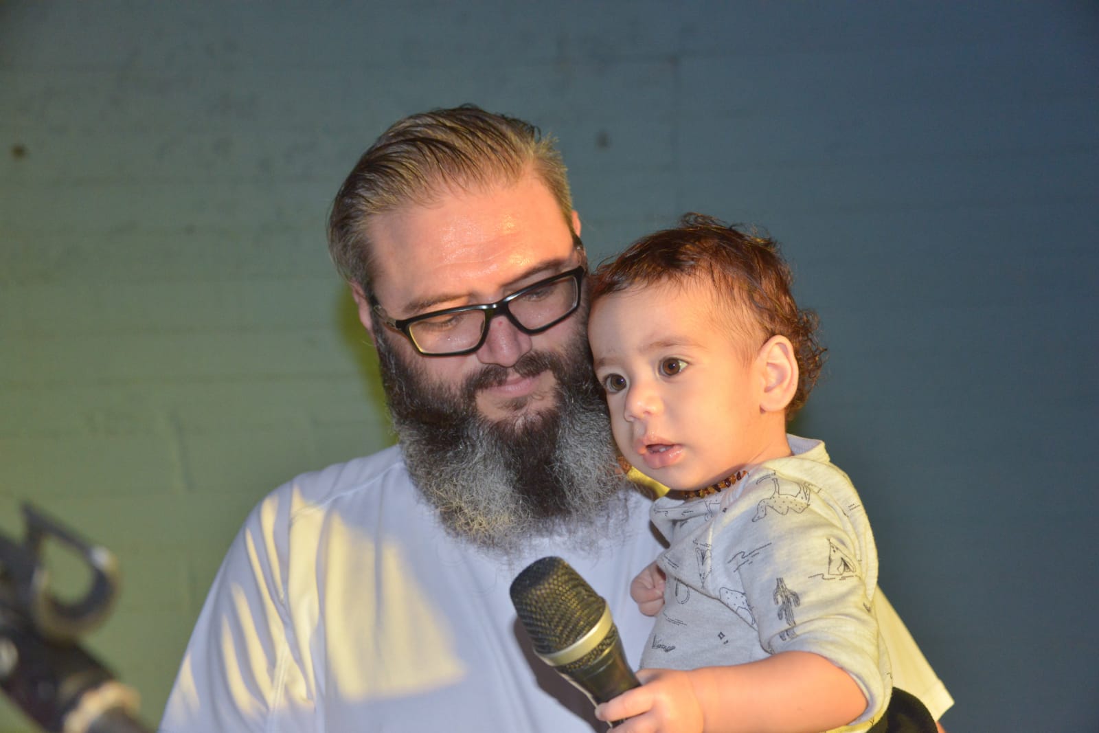 אחה"צ של מוסיקה ופלאפל בכפר עופרים