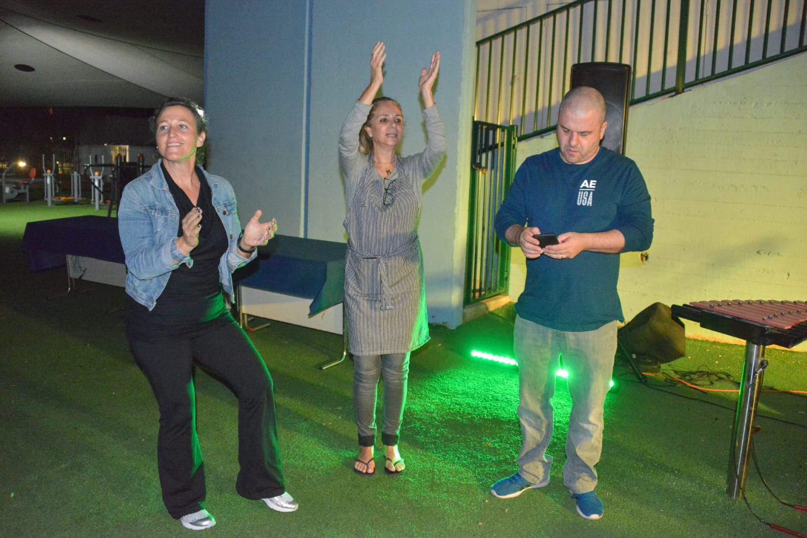 אחה"צ של מוסיקה ופלאפל בכפר עופרים