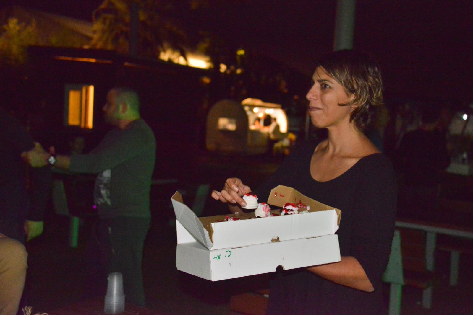 אחה"צ של מוסיקה ופלאפל בכפר עופרים