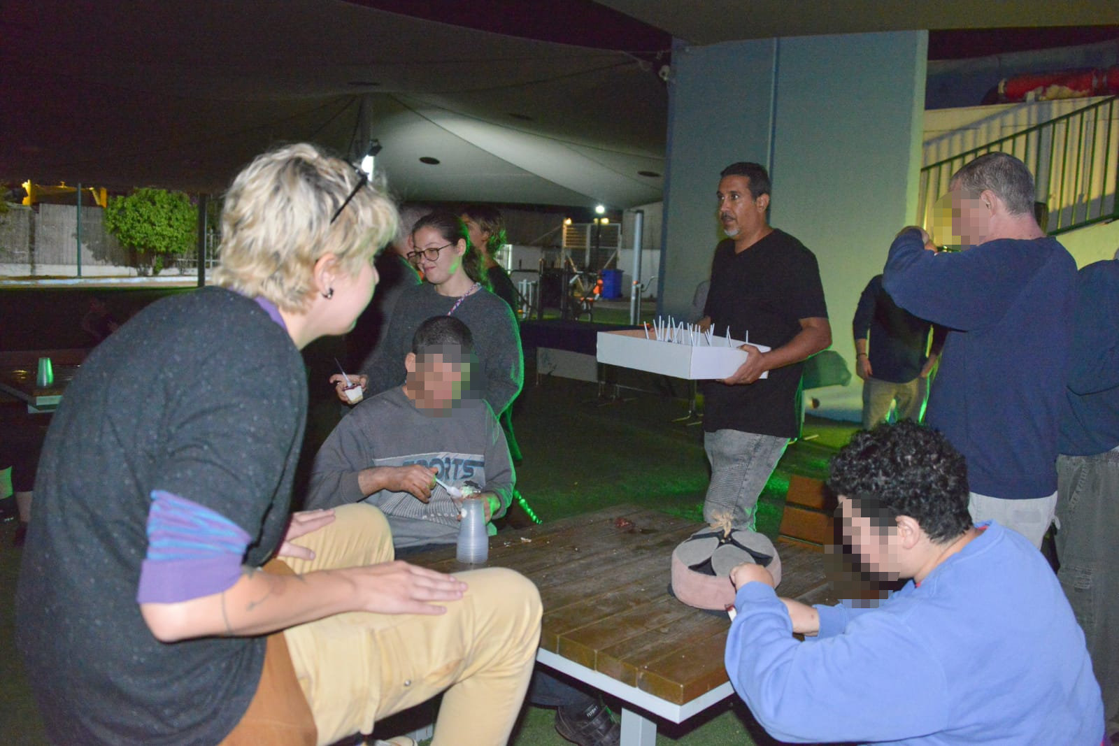 אחה"צ של מוסיקה ופלאפל בכפר עופרים