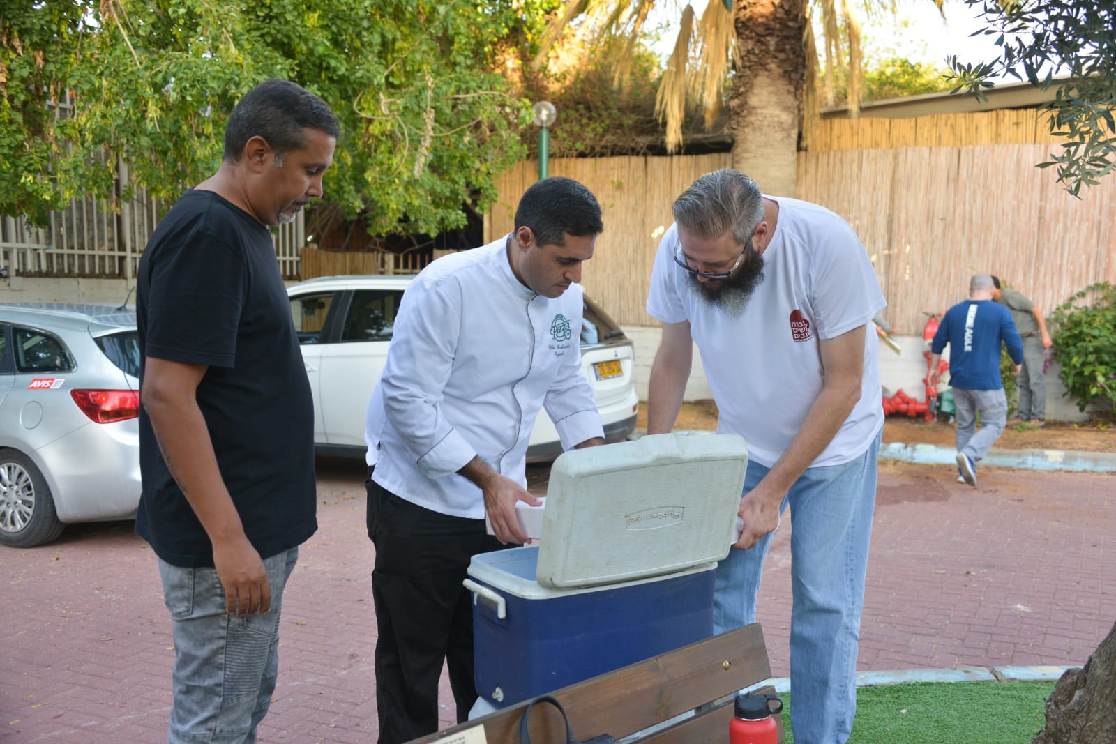 אחה"צ של מוסיקה ופלאפל בכפר עופרים