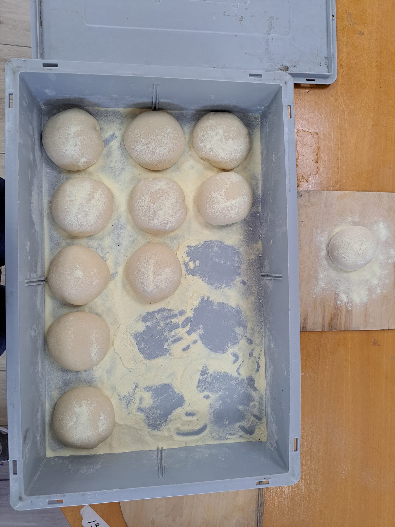 סדנת פיצה עם מבוגרים על הרצף האוטיסטי