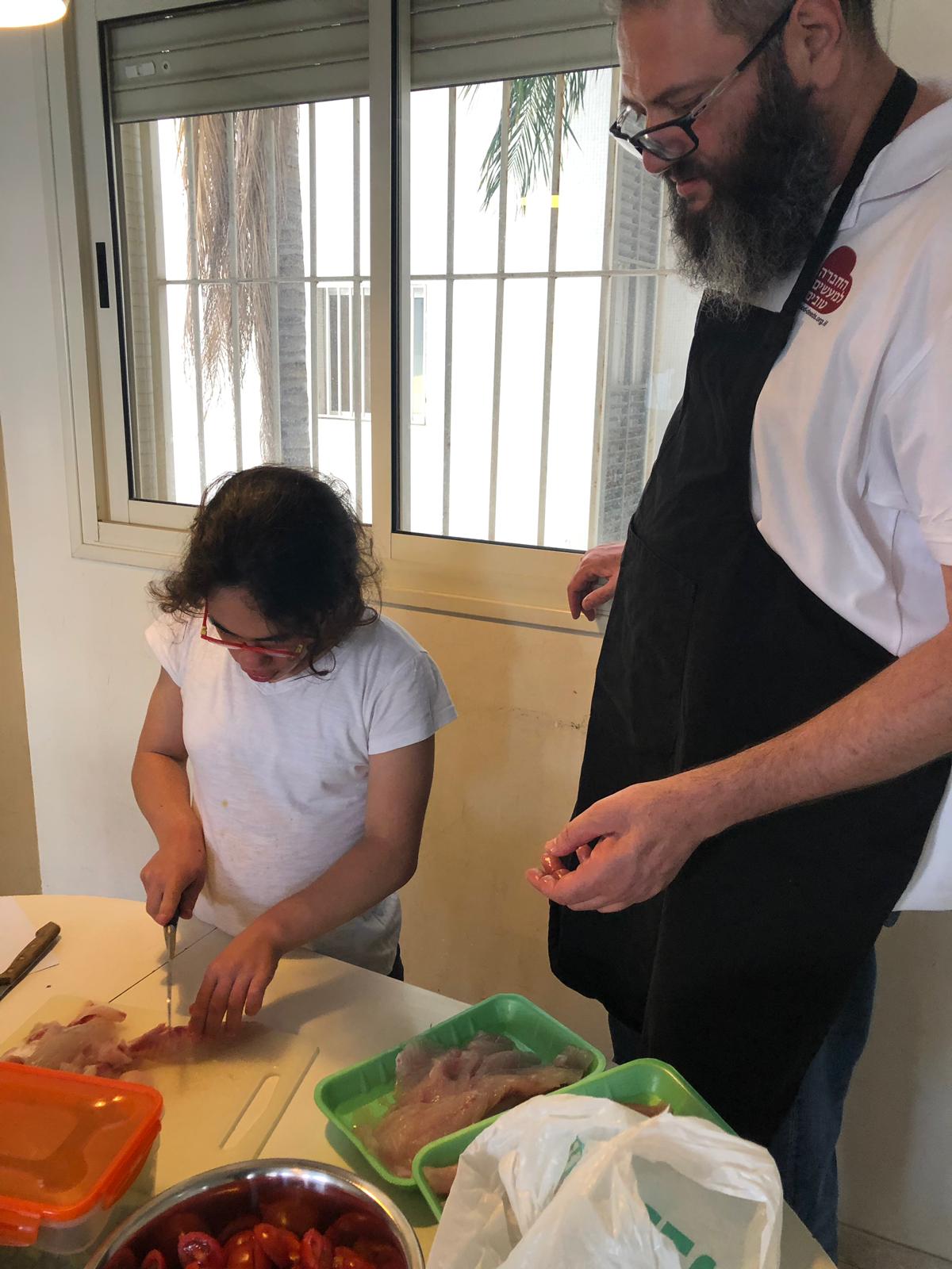 ילדי פרוייקט כפתור והשף איל לביא