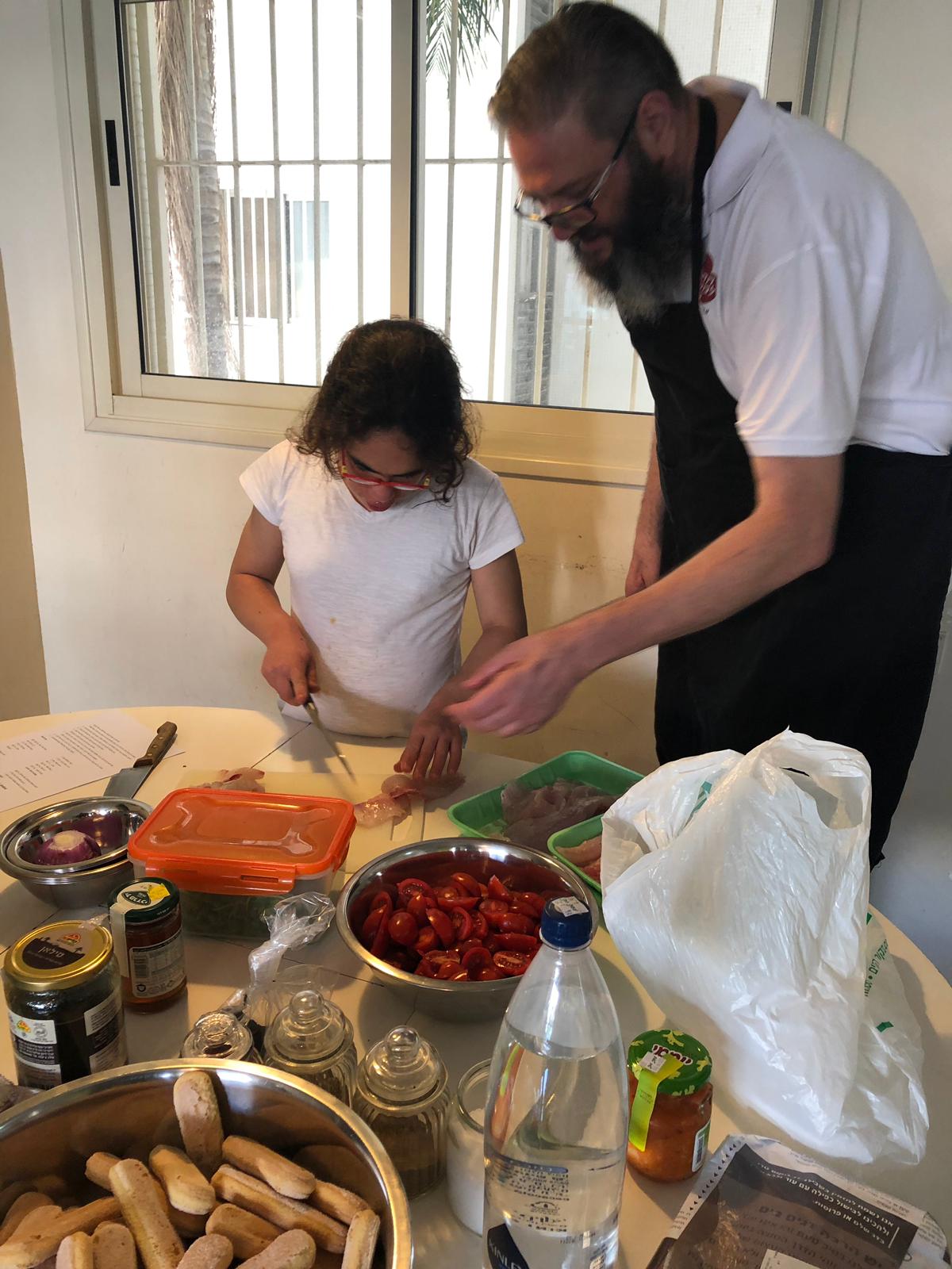 ילדי פרוייקט כפתור והשף איל לביא