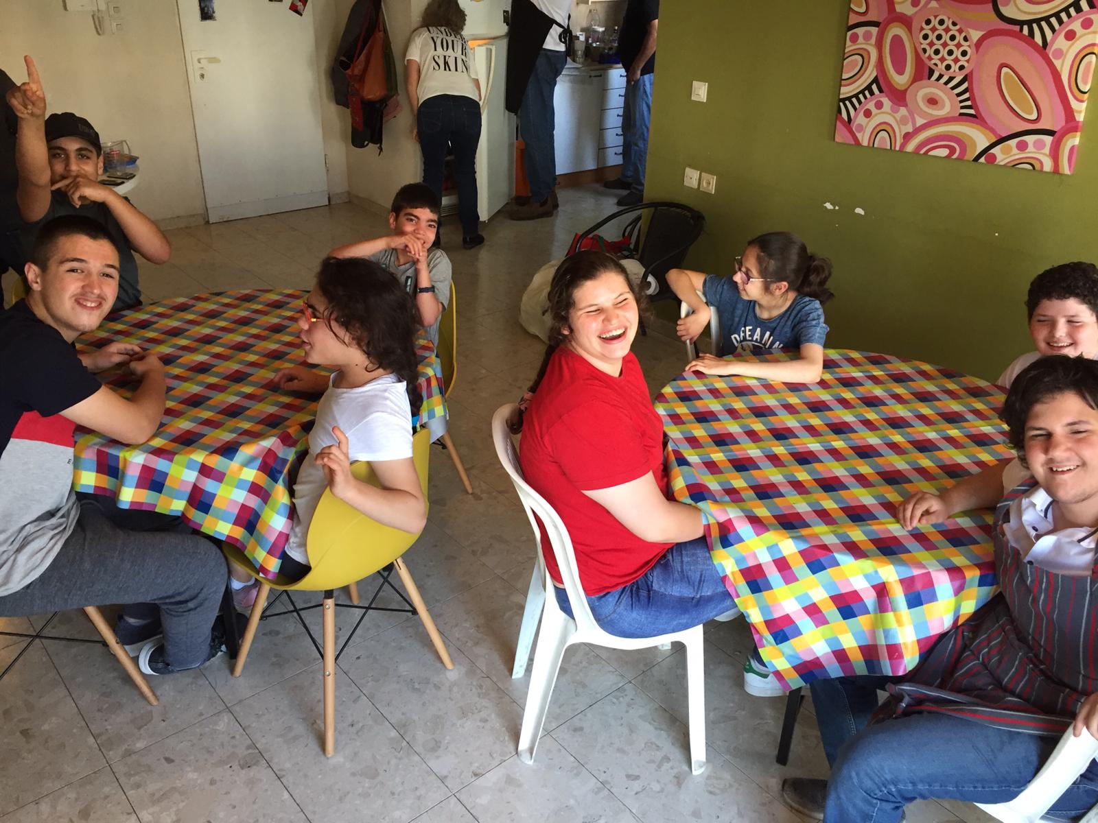 ילדי פרוייקט כפתור והשף איל לביא