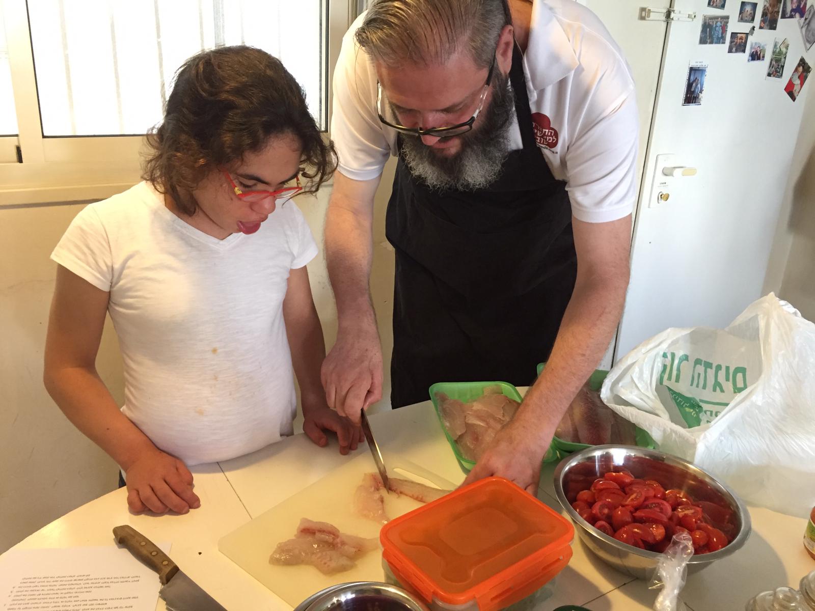 ילדי פרוייקט כפתור והשף איל לביא