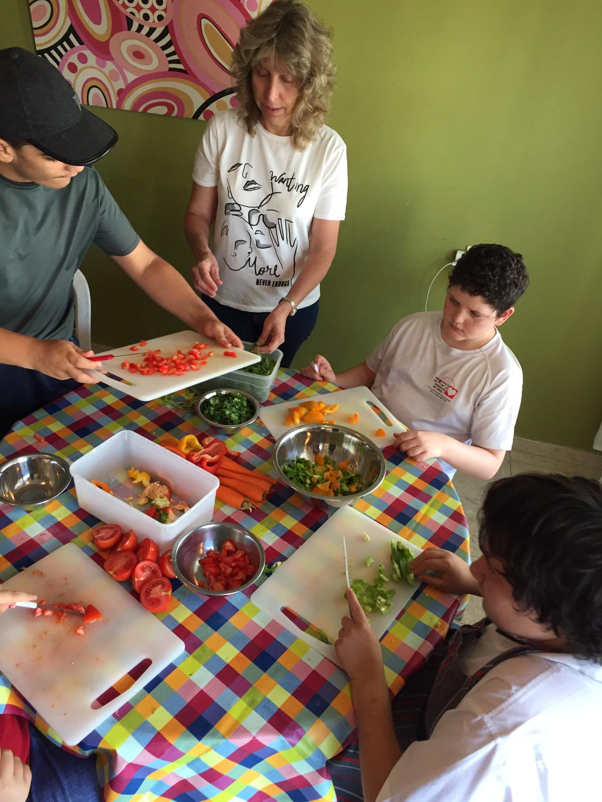 ילדי פרוייקט כפתור והשף איל לביא