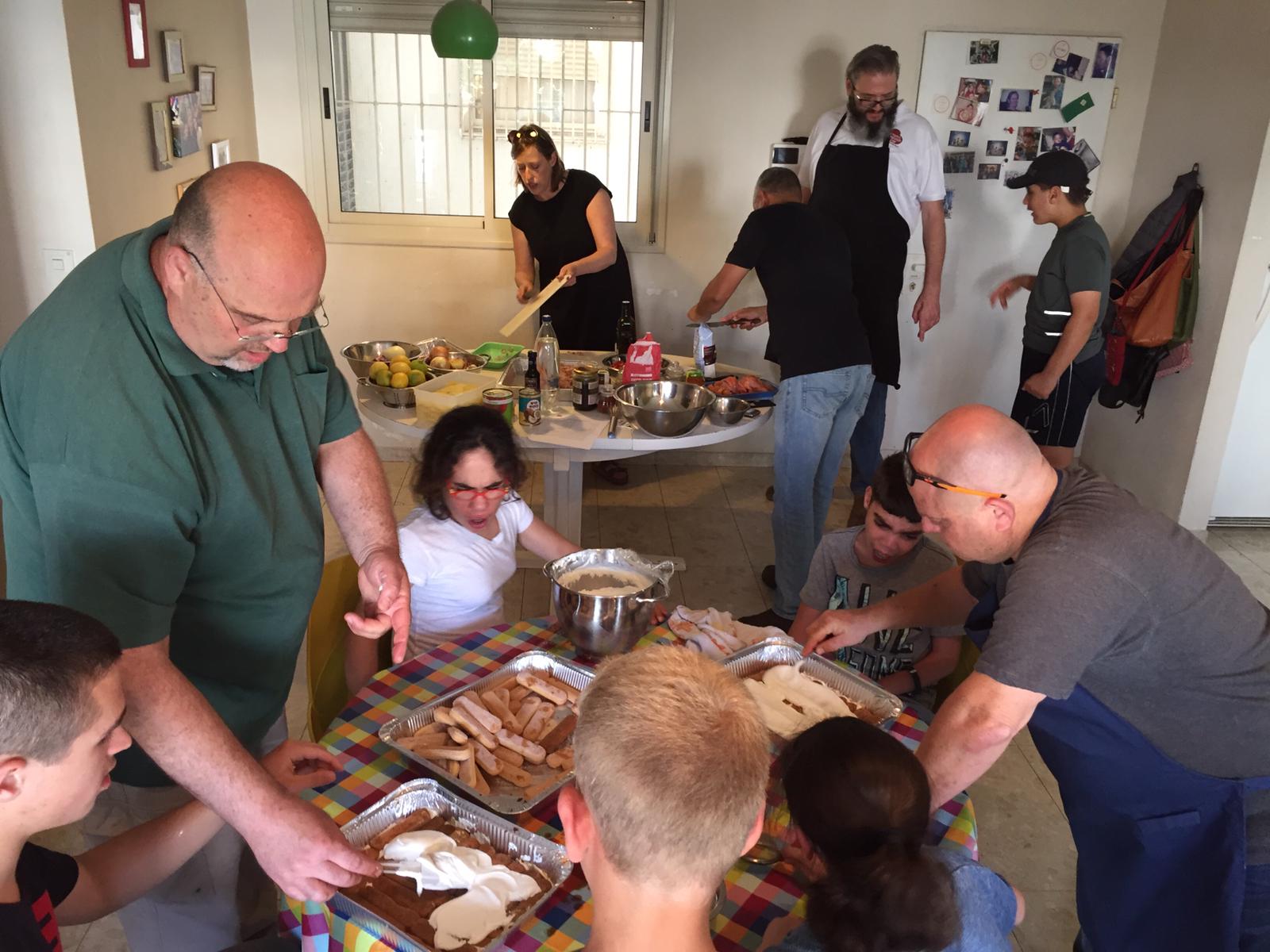 ילדי פרוייקט כפתור והשף איל לביא