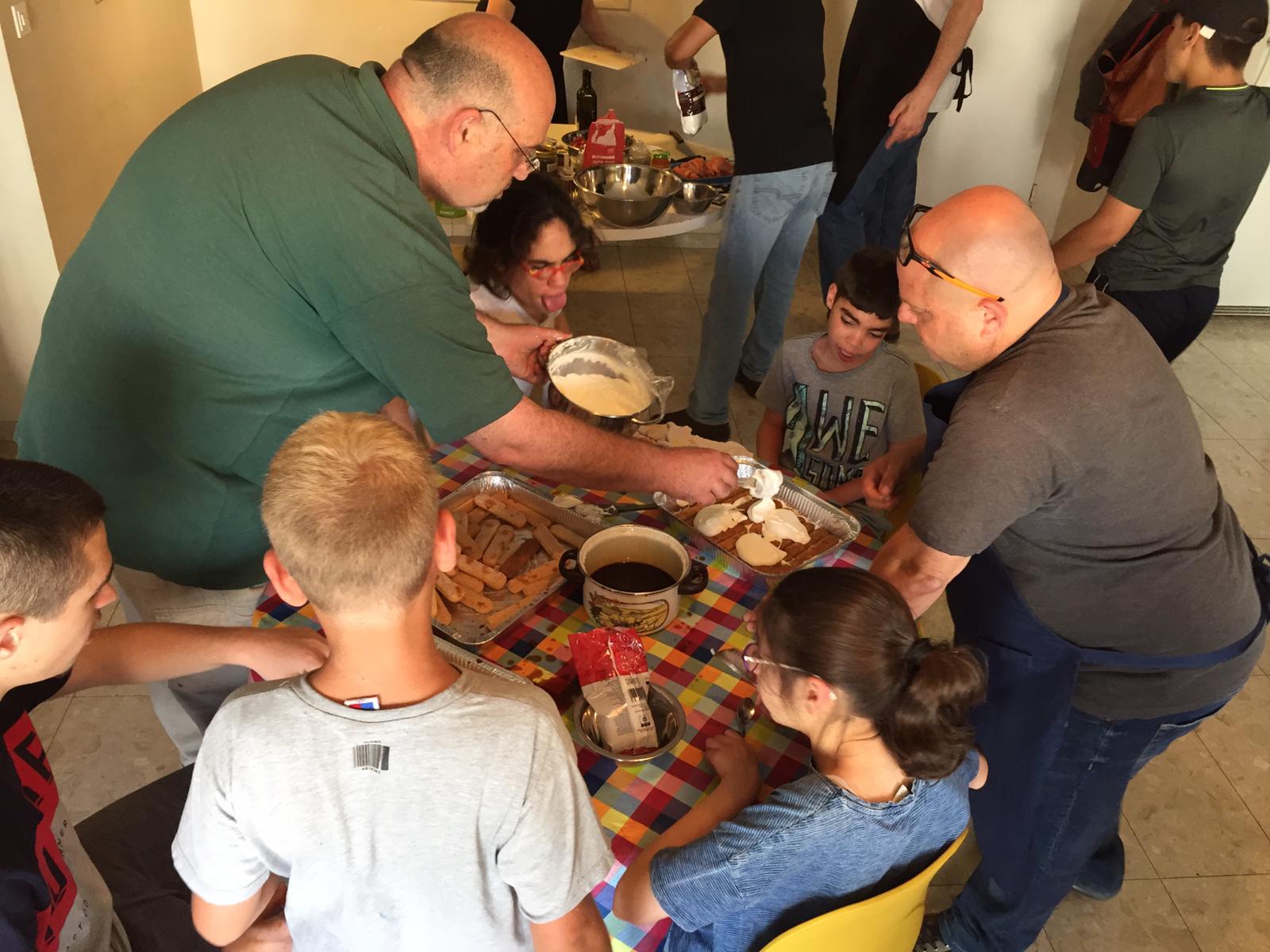 ילדי פרוייקט כפתור והשף איל לביא