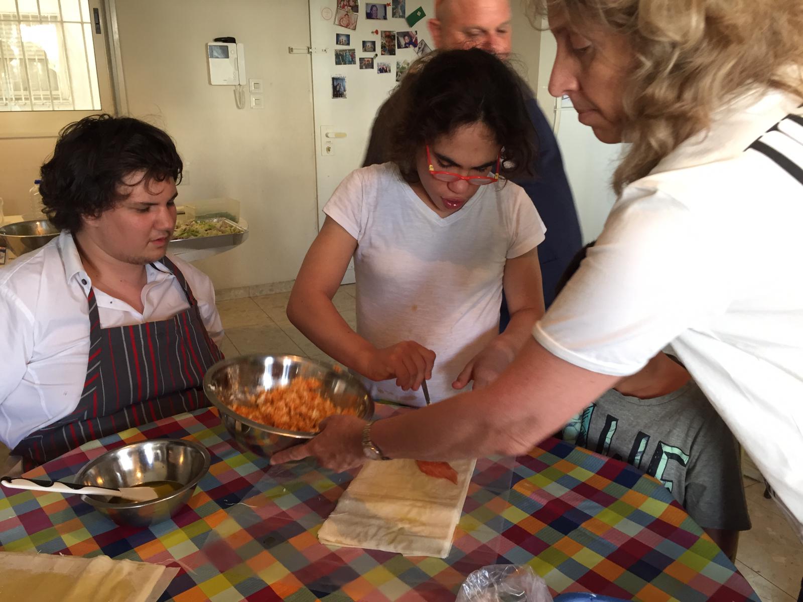 ילדי פרוייקט כפתור והשף איל לביא